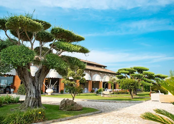Momi\'S Hotel