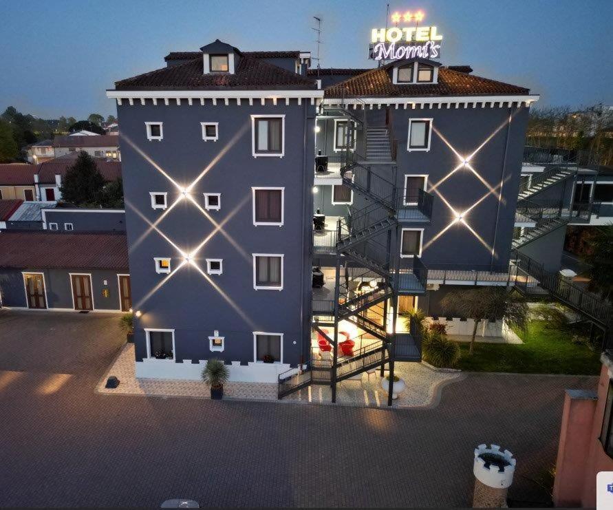 Hotel Momi's
