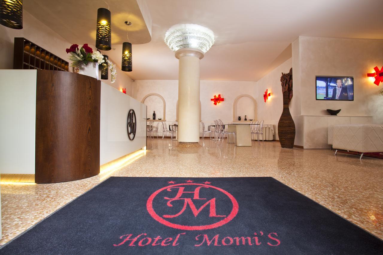 Momi's 3*