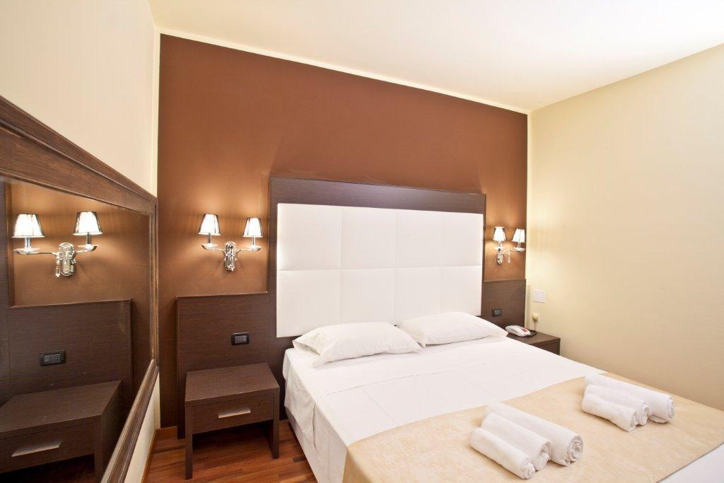 Momi's Hotel