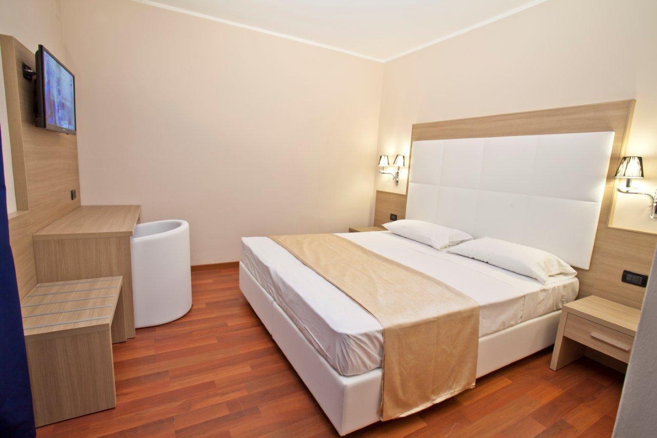 Momi's Hotel 3*