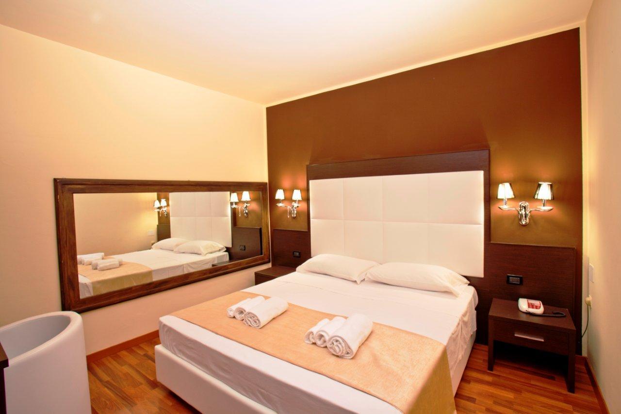 Momi's Hotel